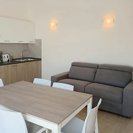 Florinas Con Piscina - Family Apartman Lido di Jesolo