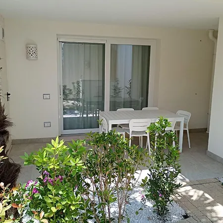 Florinas Con Piscina - Family Apartman *