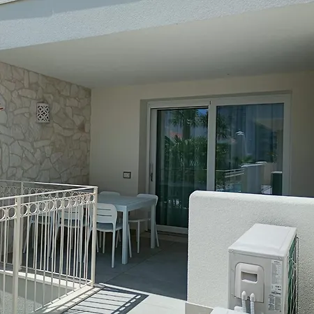 Florinas Con Piscina - Family Apartman