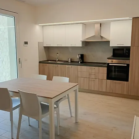 Florinas Con Piscina - Family Apartman *